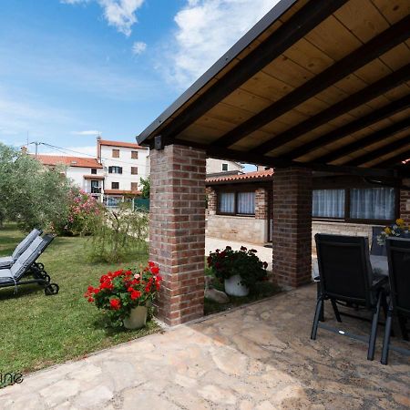 Charming Stone Cottage By The Sea Umag Bagian luar foto