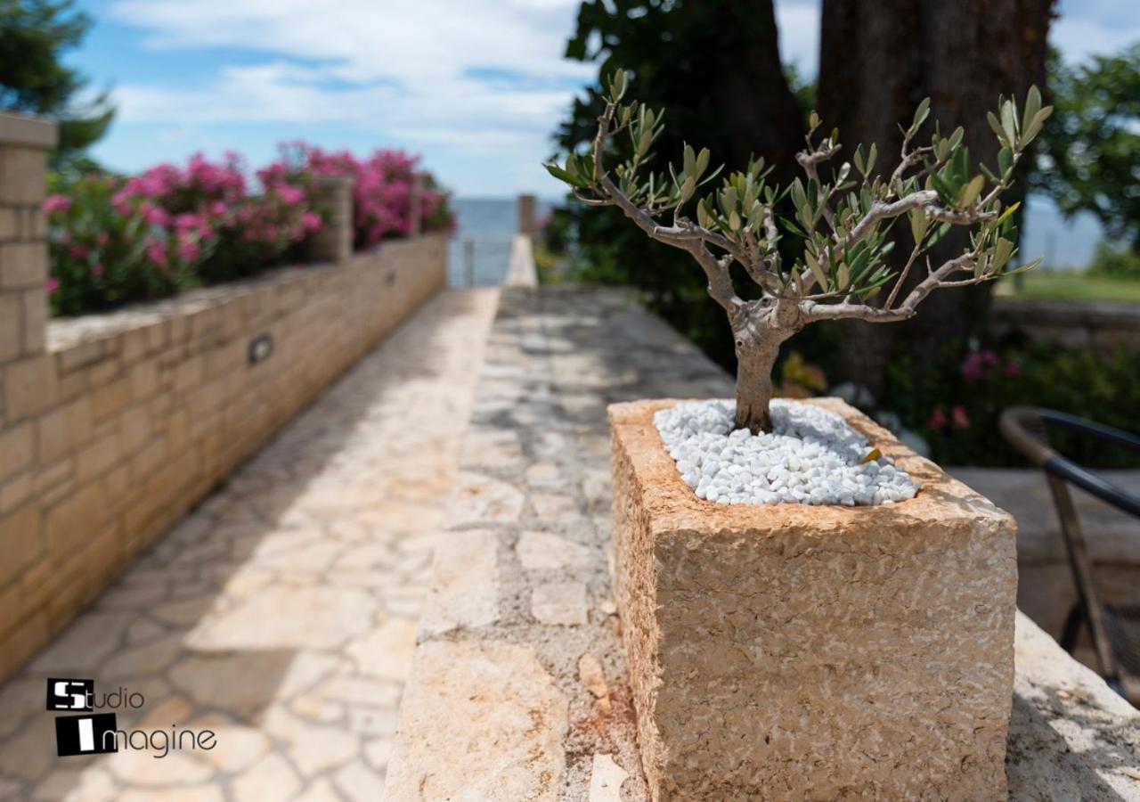 Charming Stone Cottage By The Sea Umag Bagian luar foto