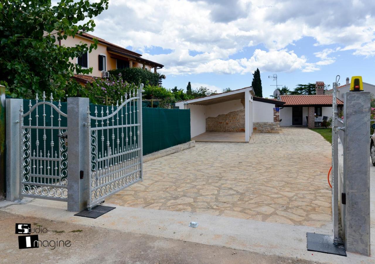Charming Stone Cottage By The Sea Umag Bagian luar foto
