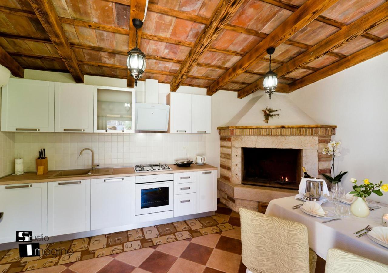 Charming Stone Cottage By The Sea Umag Bagian luar foto