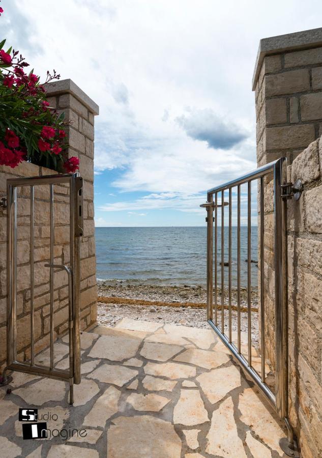 Charming Stone Cottage By The Sea Umag Bagian luar foto