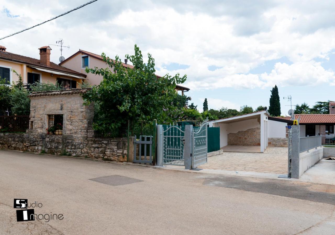 Charming Stone Cottage By The Sea Umag Bagian luar foto