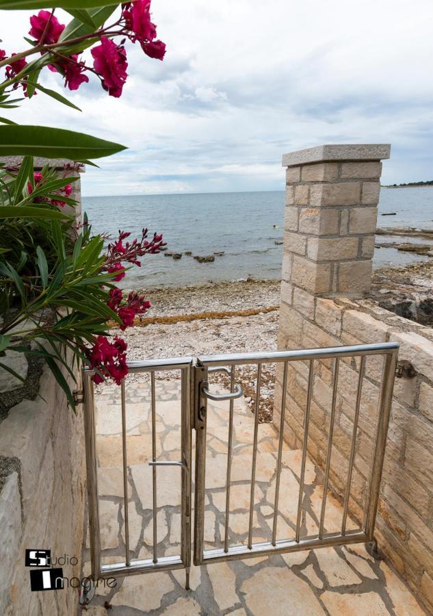 Charming Stone Cottage By The Sea Umag Bagian luar foto