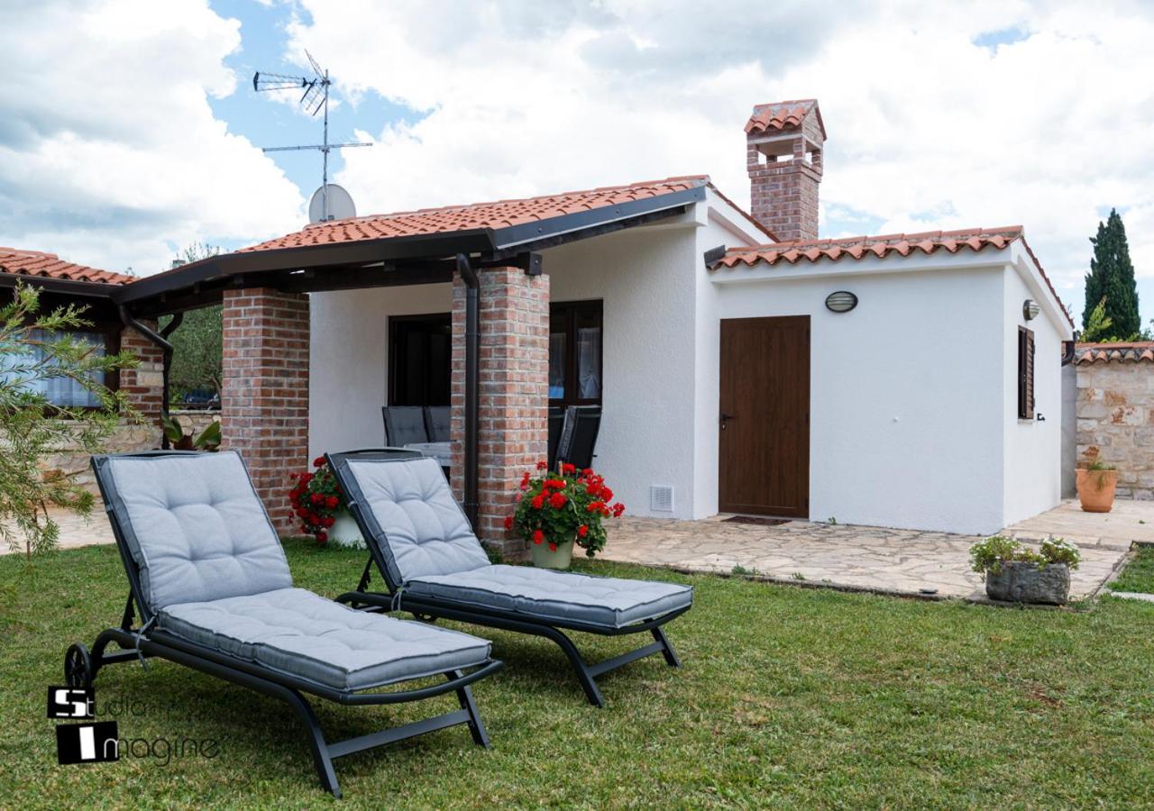 Charming Stone Cottage By The Sea Umag Bagian luar foto